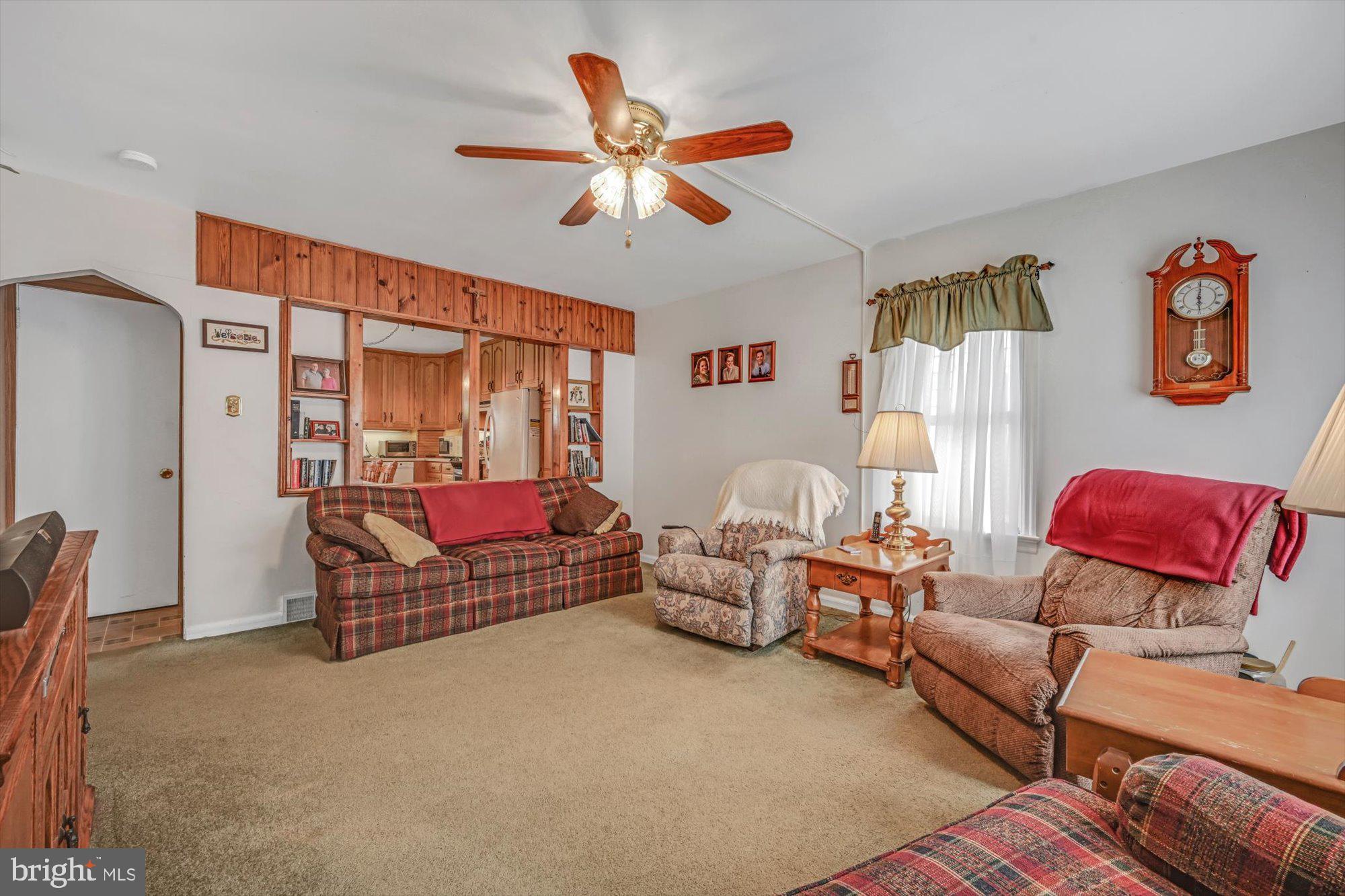 1401 Old Fritztown Road Reading, PA 19608 - Photo 3 of 26 Living Room