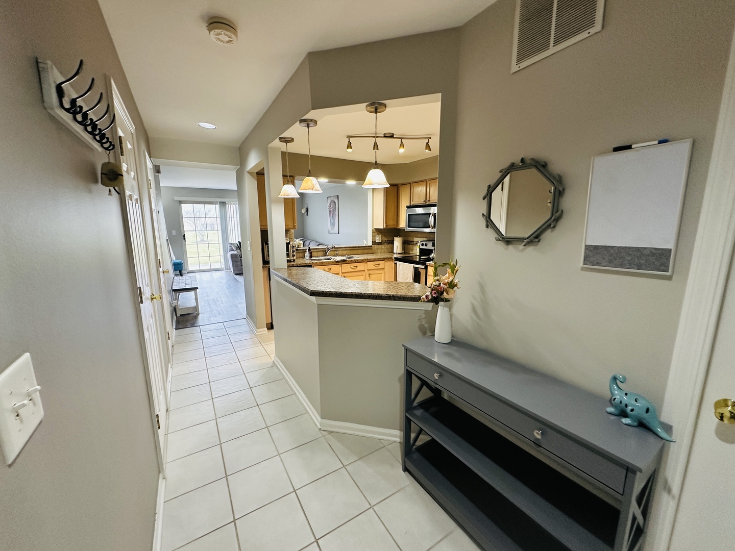 419 Lakeview Circle Bolingbrook, IL 60440 - Photo 3 of 19