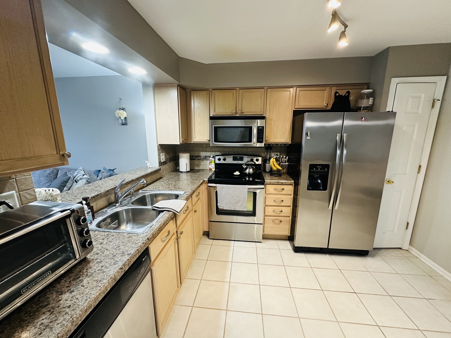 419 Lakeview Circle Bolingbrook, IL 60440 - Photo 8 of 19