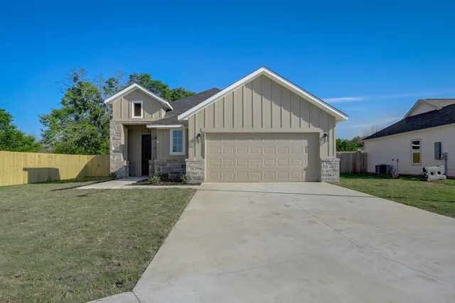 $310,000 | 117 Callie Street, Smithville, TX 78957