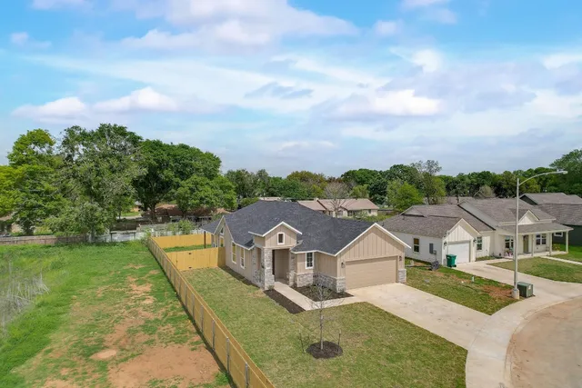 $310,000 | 117 Callie Street, Smithville, TX 78957