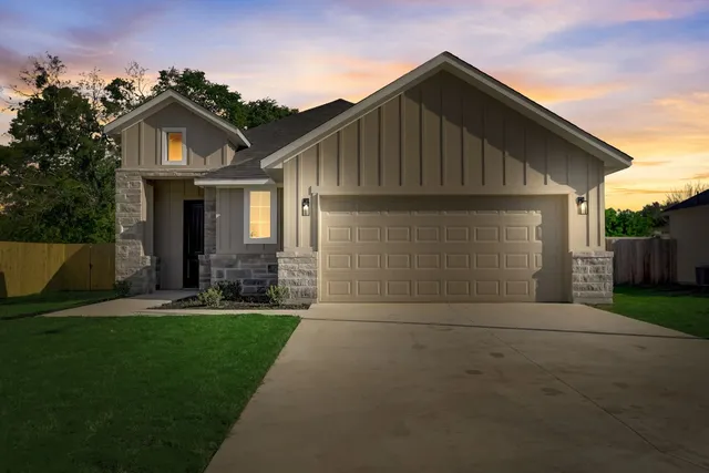 $310,000 | 117 Callie Street, Smithville, TX 78957