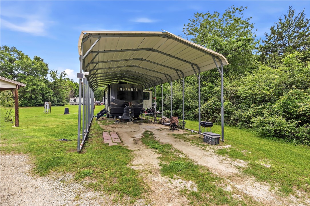 11901 Bundic Road North Zulch, TX 77872 - Photo 25 of 29 a view of backyard with table and chairs under an umbrella