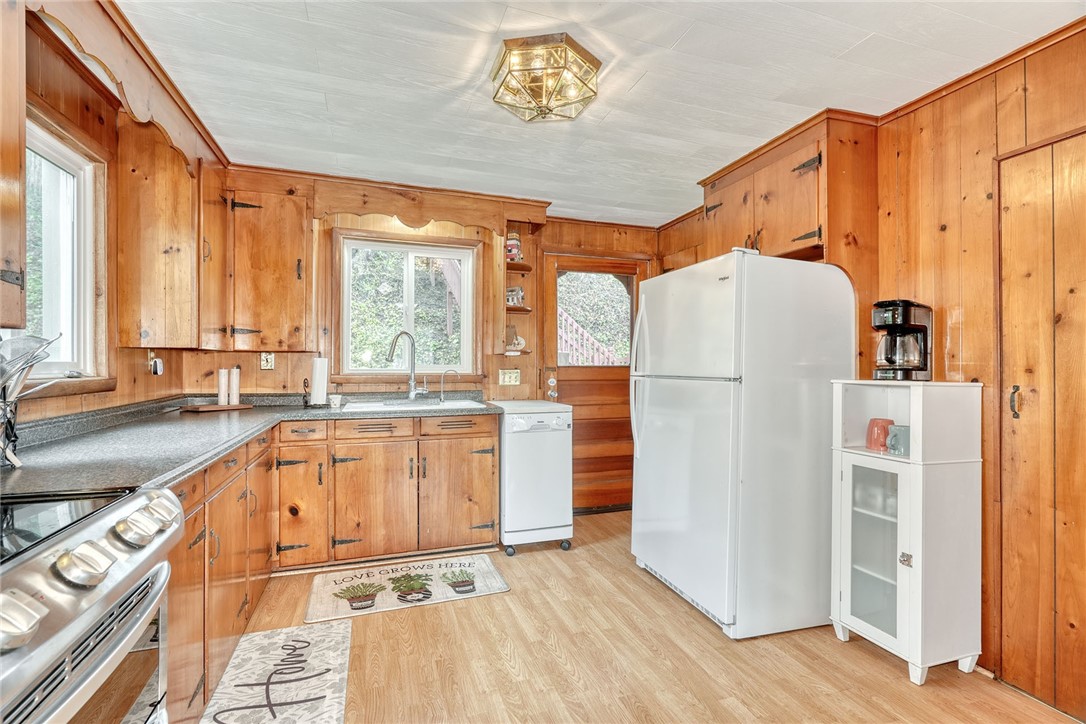 11737 Tompkins Point Road Wolcott, NY 14590 - Photo 13 of 50