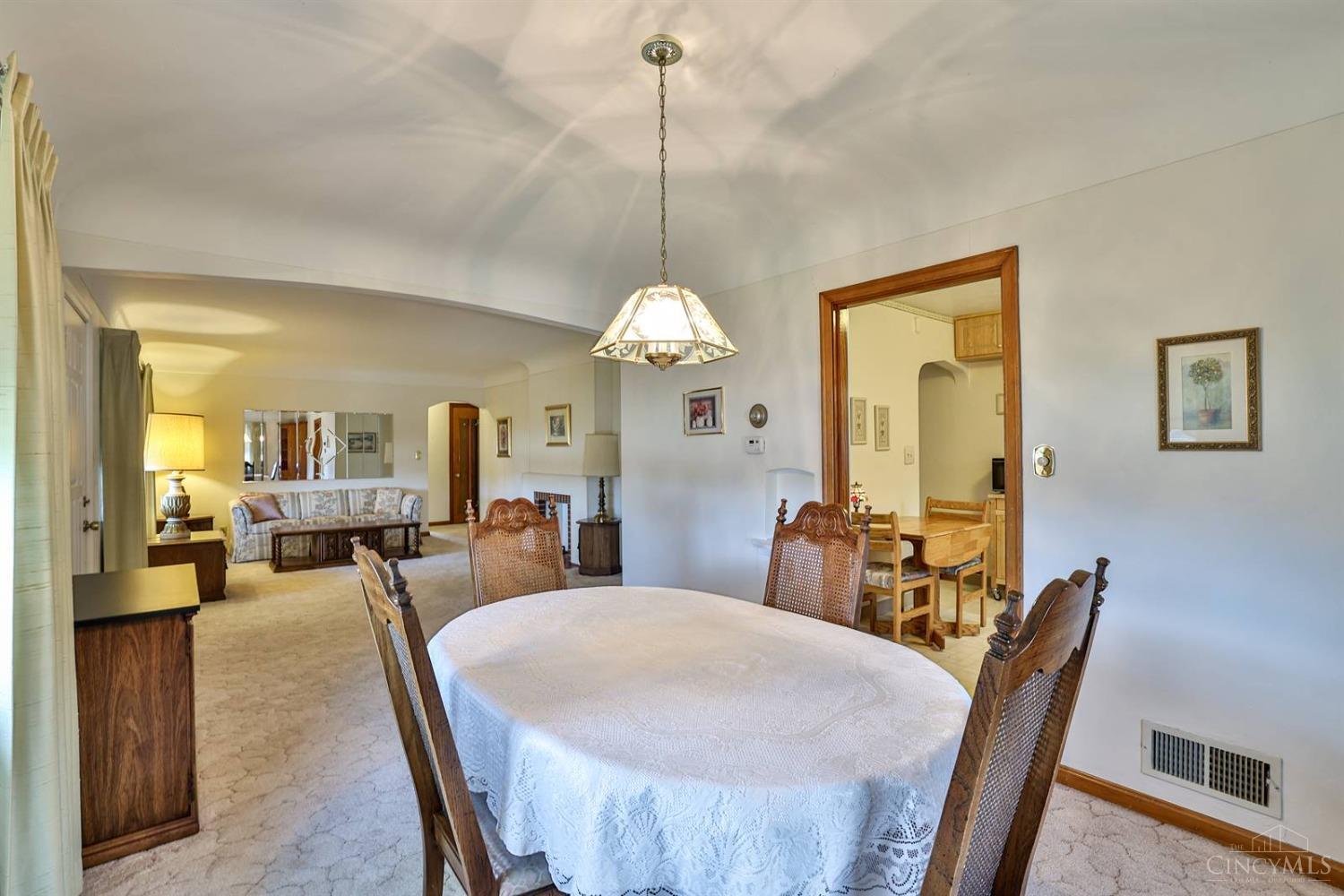 3093 Springdale Road Cincinnati, OH 45251 - Photo 10 of 38 Gallery Image 10