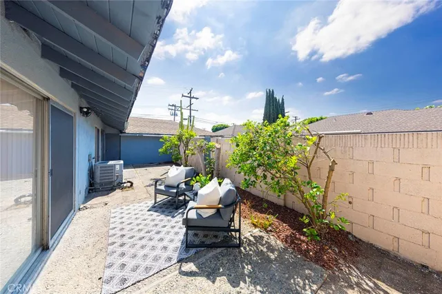 $699,000 | 1830 East 19th Street, Unit 3, Santa Ana, CA 92705