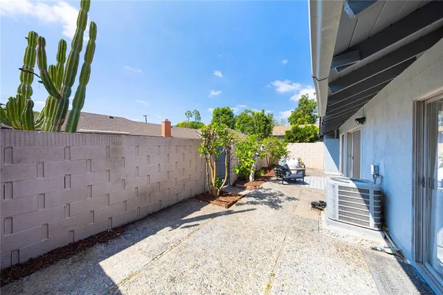 $699,000 | 1830 East 19th Street, Unit 3, Santa Ana, CA 92705
