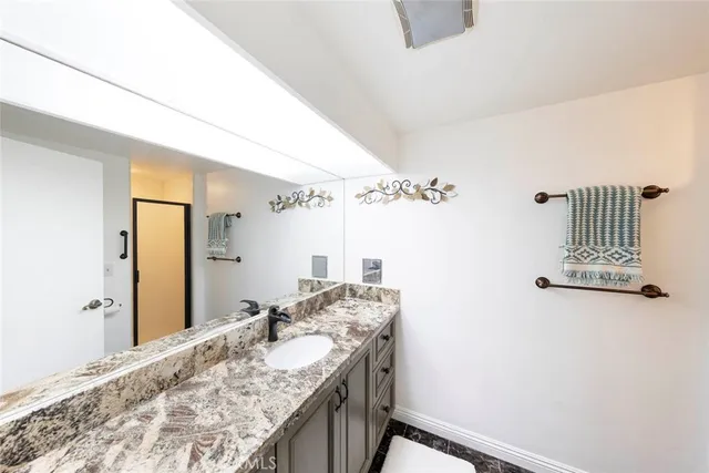 $699,000 | 1830 East 19th Street, Unit 3, Santa Ana, CA 92705