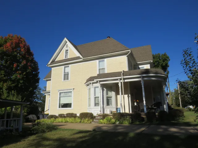 front view of house with a yard