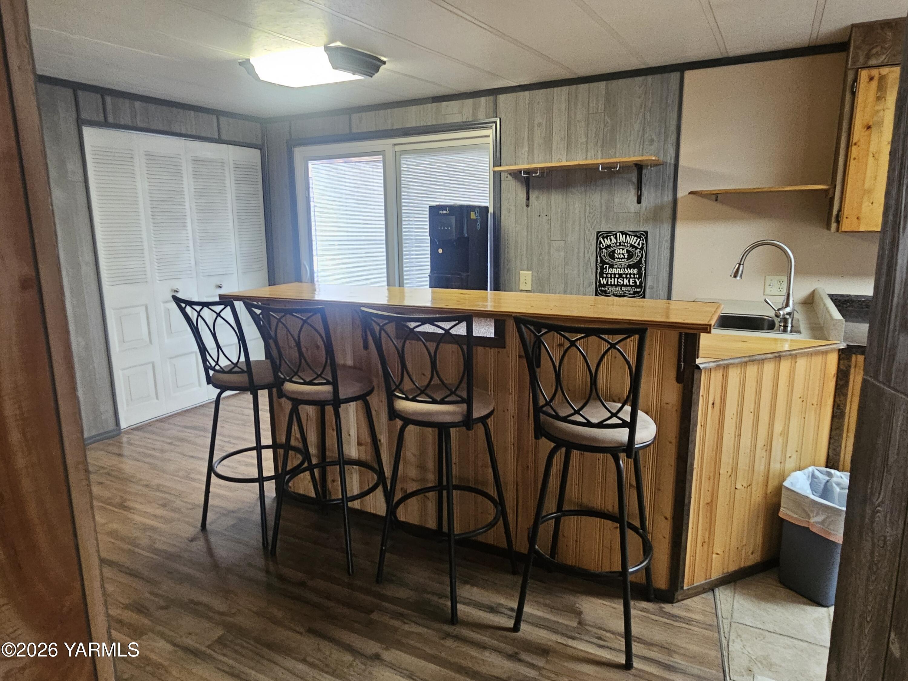 1130 North Wenas Road, Unit 6 Selah, WA 98942 - Photo 15 of 25 Bar