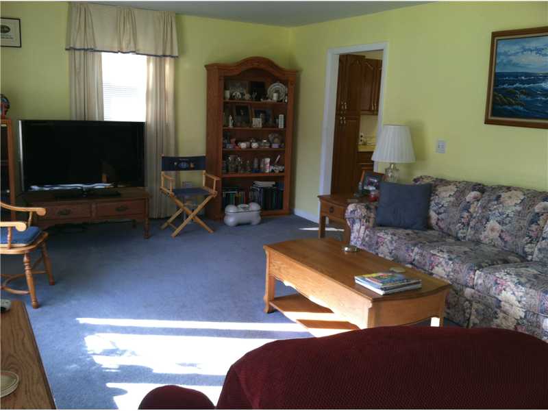 12 Ridgeway Drive Warren, RI 02885 - Photo 8 of 8 Living Room.