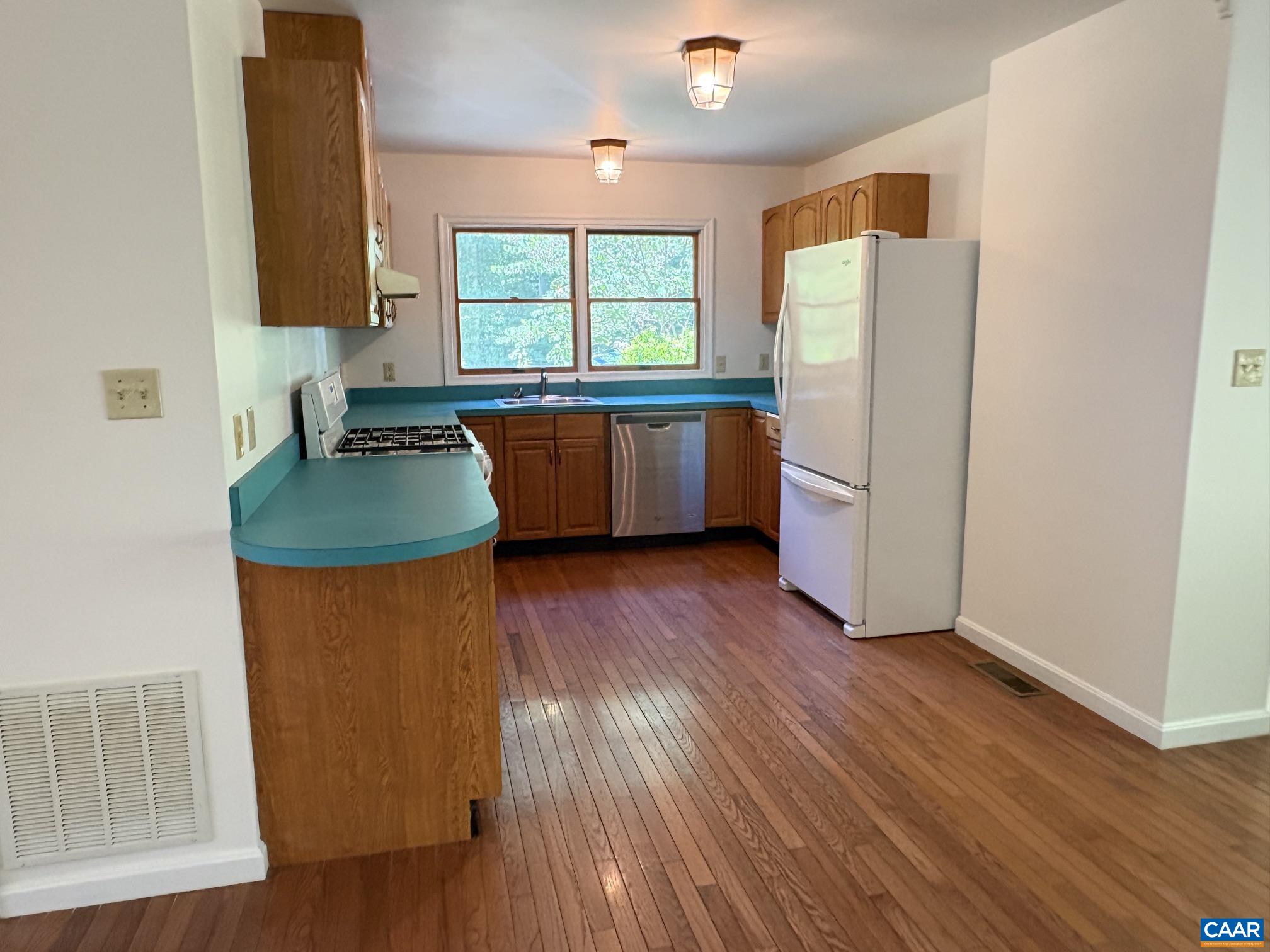 4893 Weakley Hollow Road Syria, VA 22743 - Photo 6 of 25 Main residence kitchen