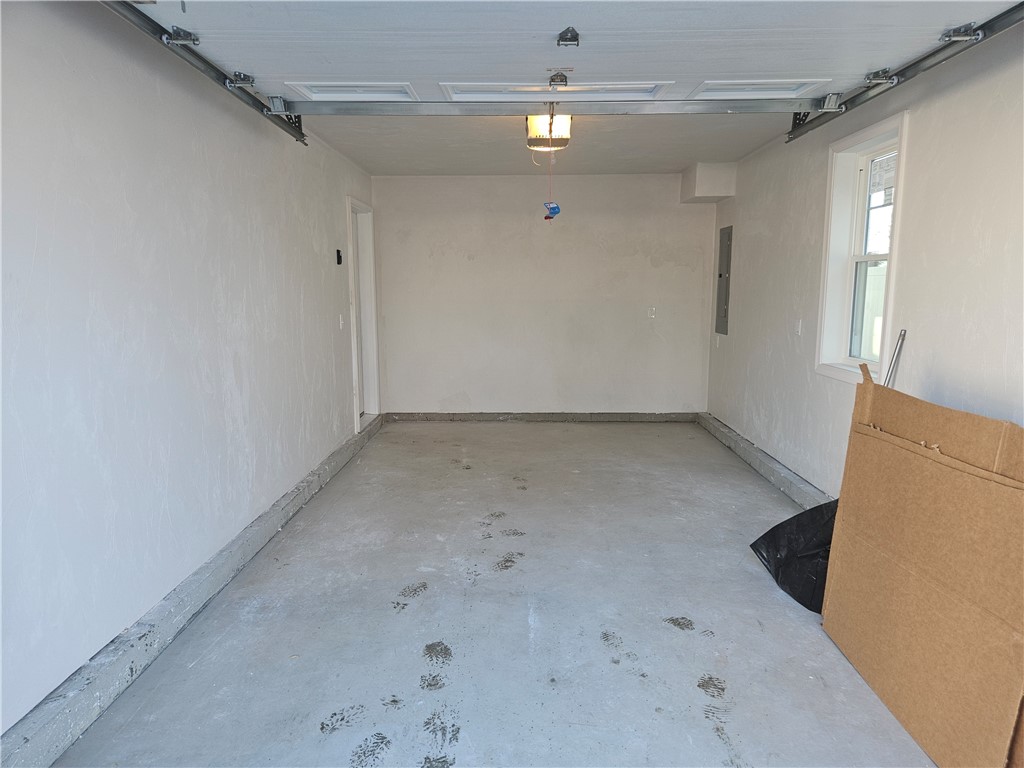 18 Chiswick Road Warwick, RI 02889 - Photo 15 of 15