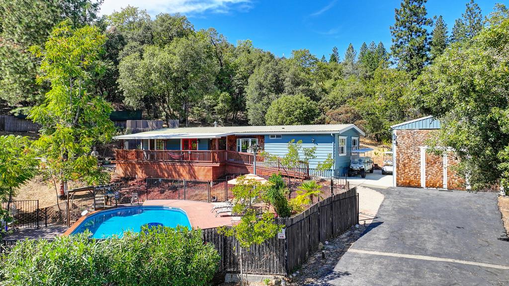 333 Pine Street Colfax, CA 95713 - Photo 3 of 65 front view of a house with a yard