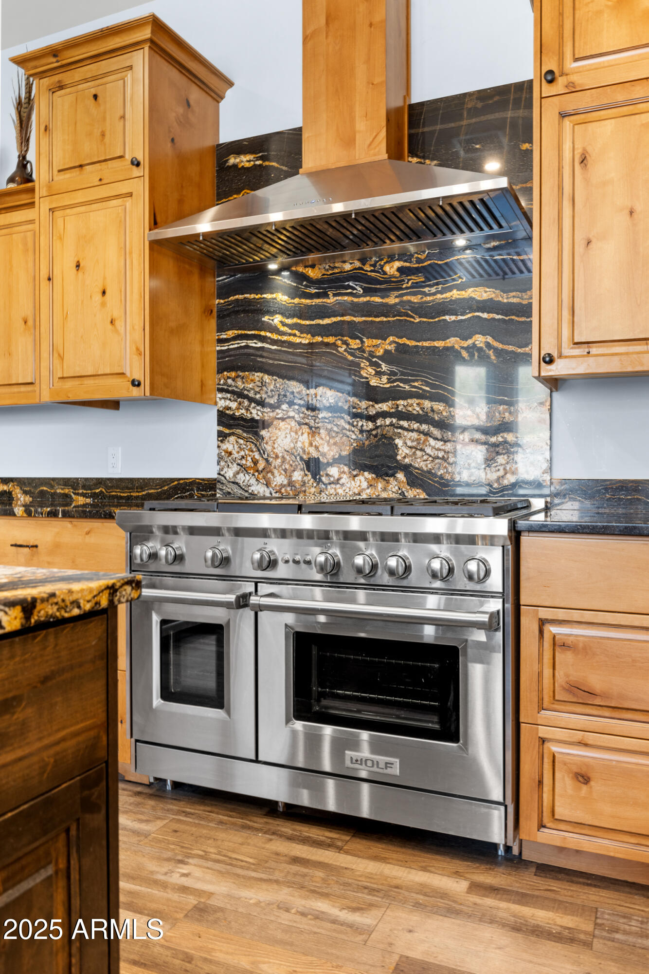 10 Ho Hum Circle Sedona, AZ 86351 - Photo 11 of 45 6 burner w flat grill Wolf Stove