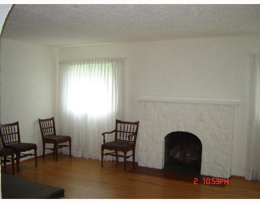 3955 New Castle Road Pulaski, PA 16143 - Photo 3 of 8 Living Room.