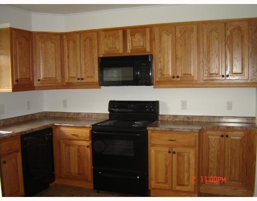 3955 New Castle Road Pulaski, PA 16143 - Photo 5 of 8 Kitchen.