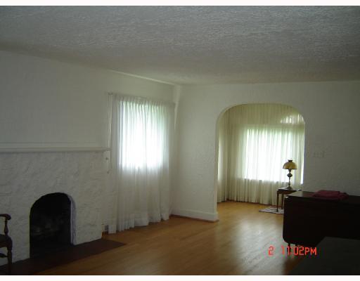 3955 New Castle Road Pulaski, PA 16143 - Photo 7 of 8 Living Room.