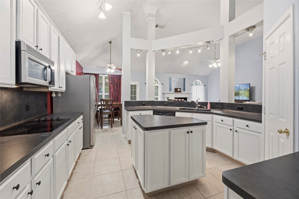 8907 West Rayford Road Tomball, TX 77375 - Photo 3 of 41