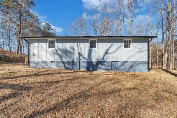 a view of back yard of the house