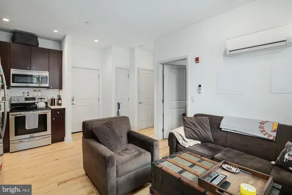 $1,797 | 427-33 Monroe Street, Unit 204, Philadelphia, PA 19147