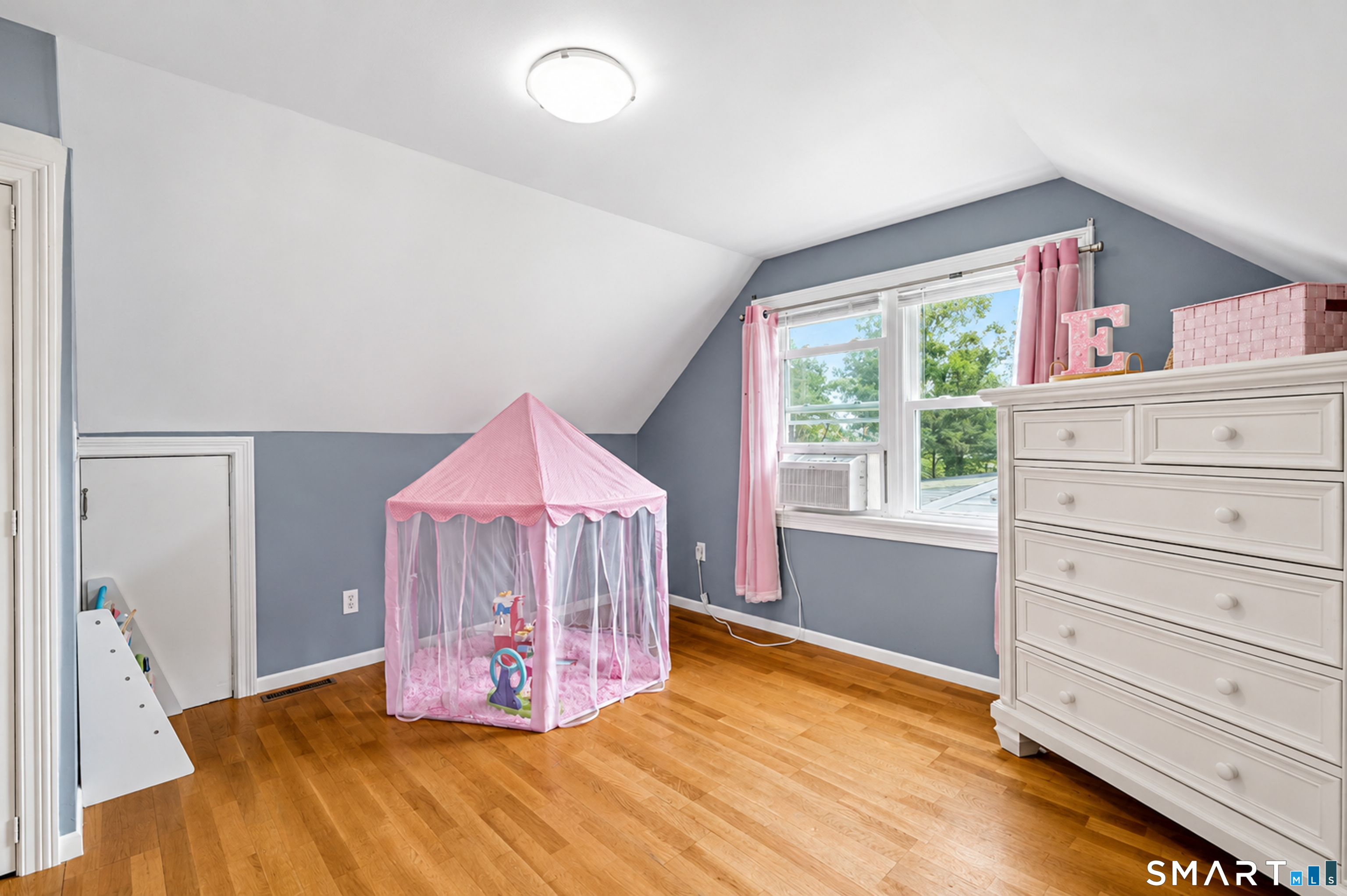 143 Red Oak Road Bridgeport, CT 06606 - Photo 13 of 28 Gallery Image 13