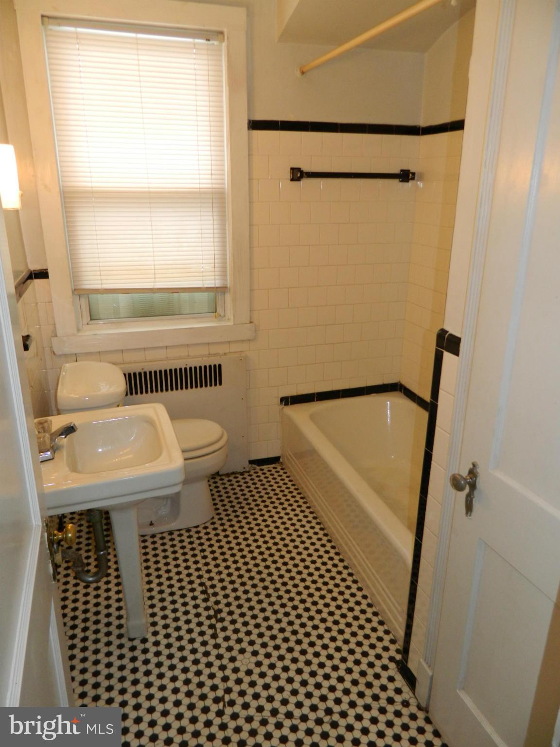 5212 Cromarty Road Baltimore, MD 21229 - Photo 12 of 22 Bath