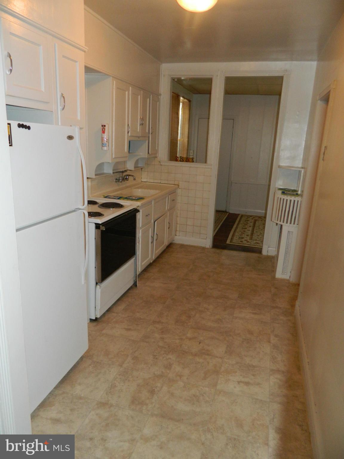 5212 Cromarty Road Baltimore, MD 21229 - Photo 3 of 22 Kitchen