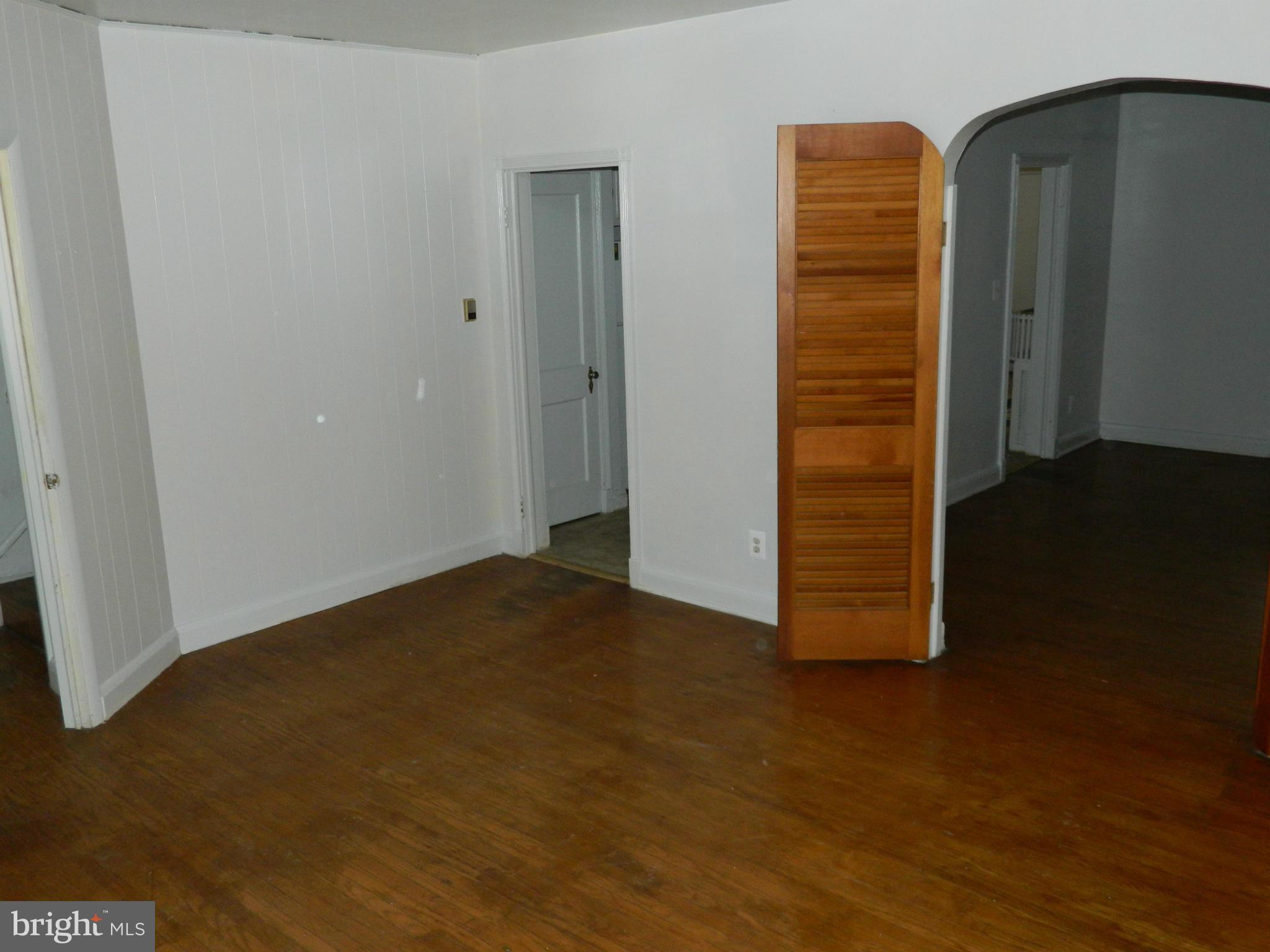 5212 Cromarty Road Baltimore, MD 21229 - Photo 4 of 22 Living Room
