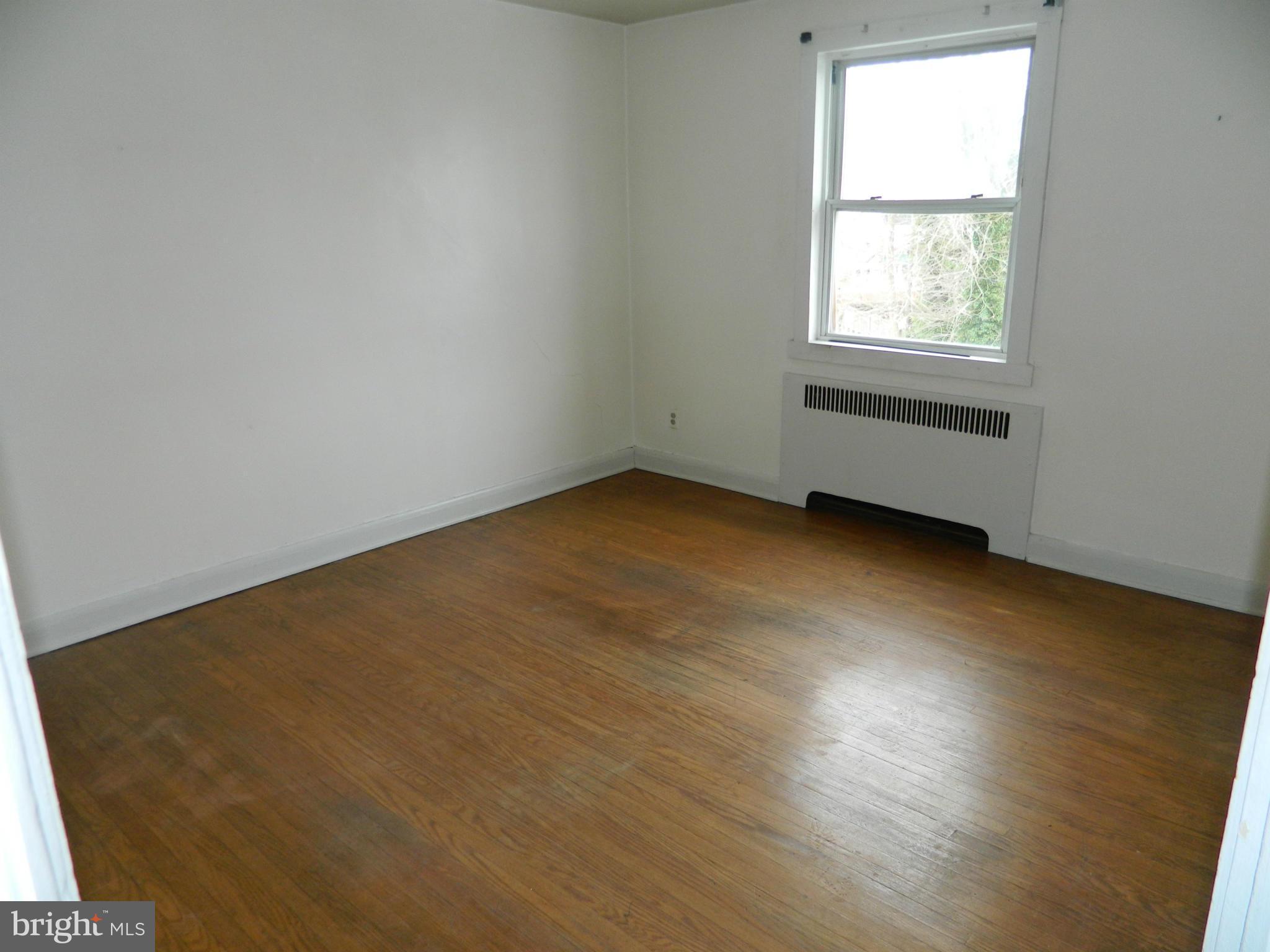 5212 Cromarty Road Baltimore, MD 21229 - Photo 9 of 22 Bedroom