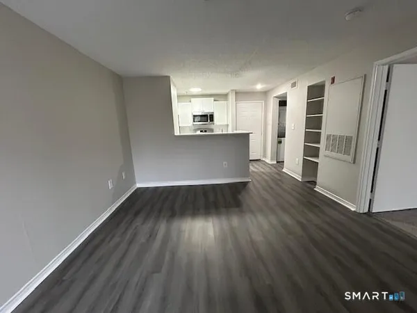 $2,275 | 100 Glenbrook Road, Unit T421, Stamford, CT 06902