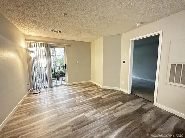 $2,275 | 100 Glenbrook Road, Unit T421, Stamford, CT 06902