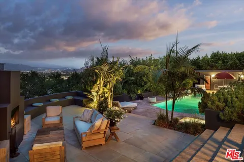 $6,195,000 | 3860 Sunswept Drive, Studio City, CA 91604