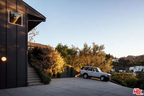 $6,195,000 | 3860 Sunswept Drive, Studio City, CA 91604