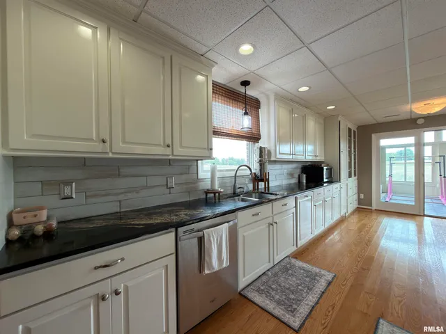 $405,000 | 842 Highway 14, Carmi, IL 62821