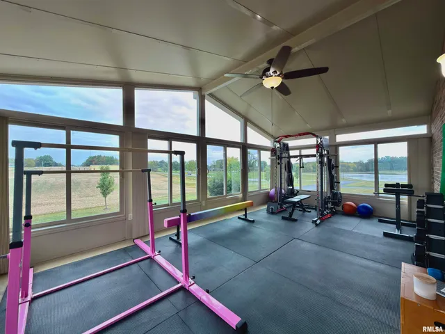 $405,000 | 842 Highway 14, Carmi, IL 62821