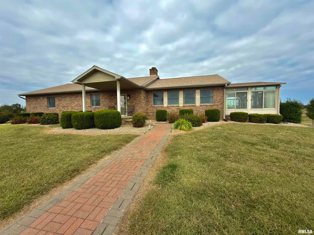 $405,000 | 842 Highway 14, Carmi, IL 62821
