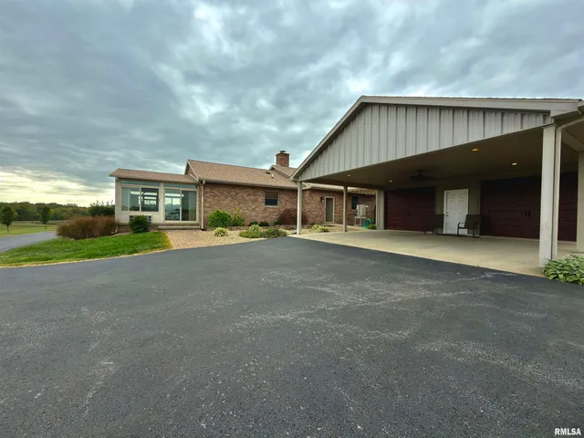 $405,000 | 842 Highway 14, Carmi, IL 62821