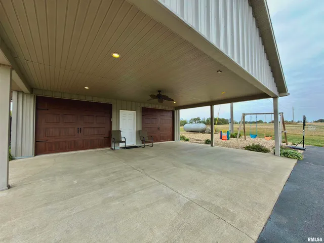 $405,000 | 842 Highway 14, Carmi, IL 62821