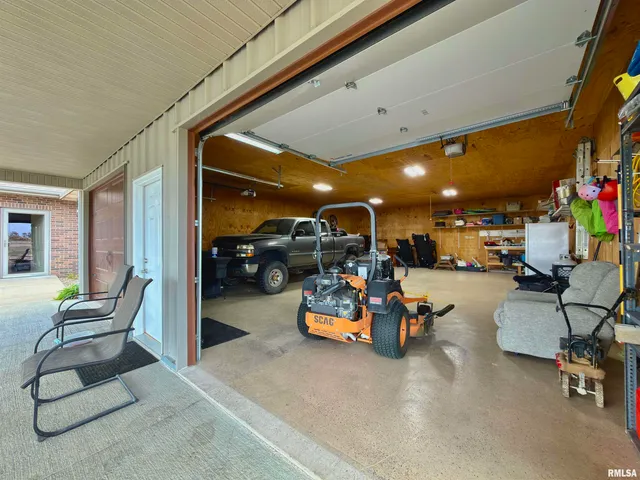 $405,000 | 842 Highway 14, Carmi, IL 62821