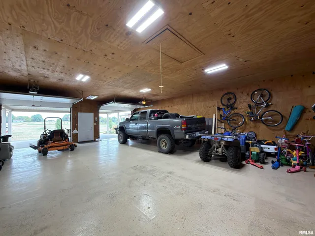 $405,000 | 842 Highway 14, Carmi, IL 62821