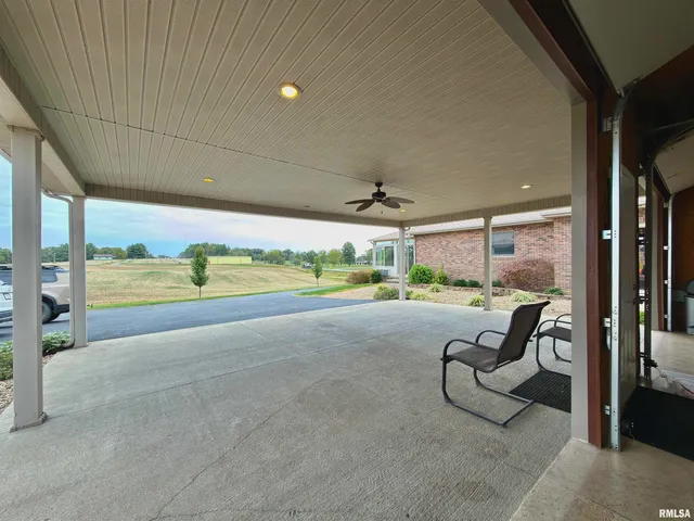 $405,000 | 842 Highway 14, Carmi, IL 62821