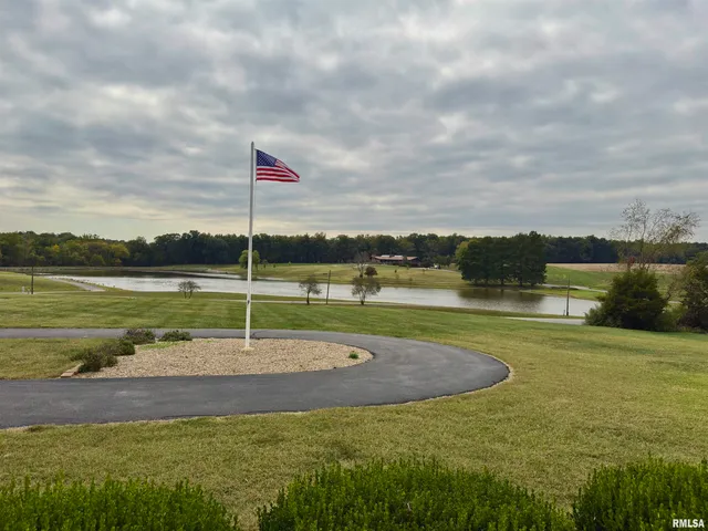 $405,000 | 842 Highway 14, Carmi, IL 62821