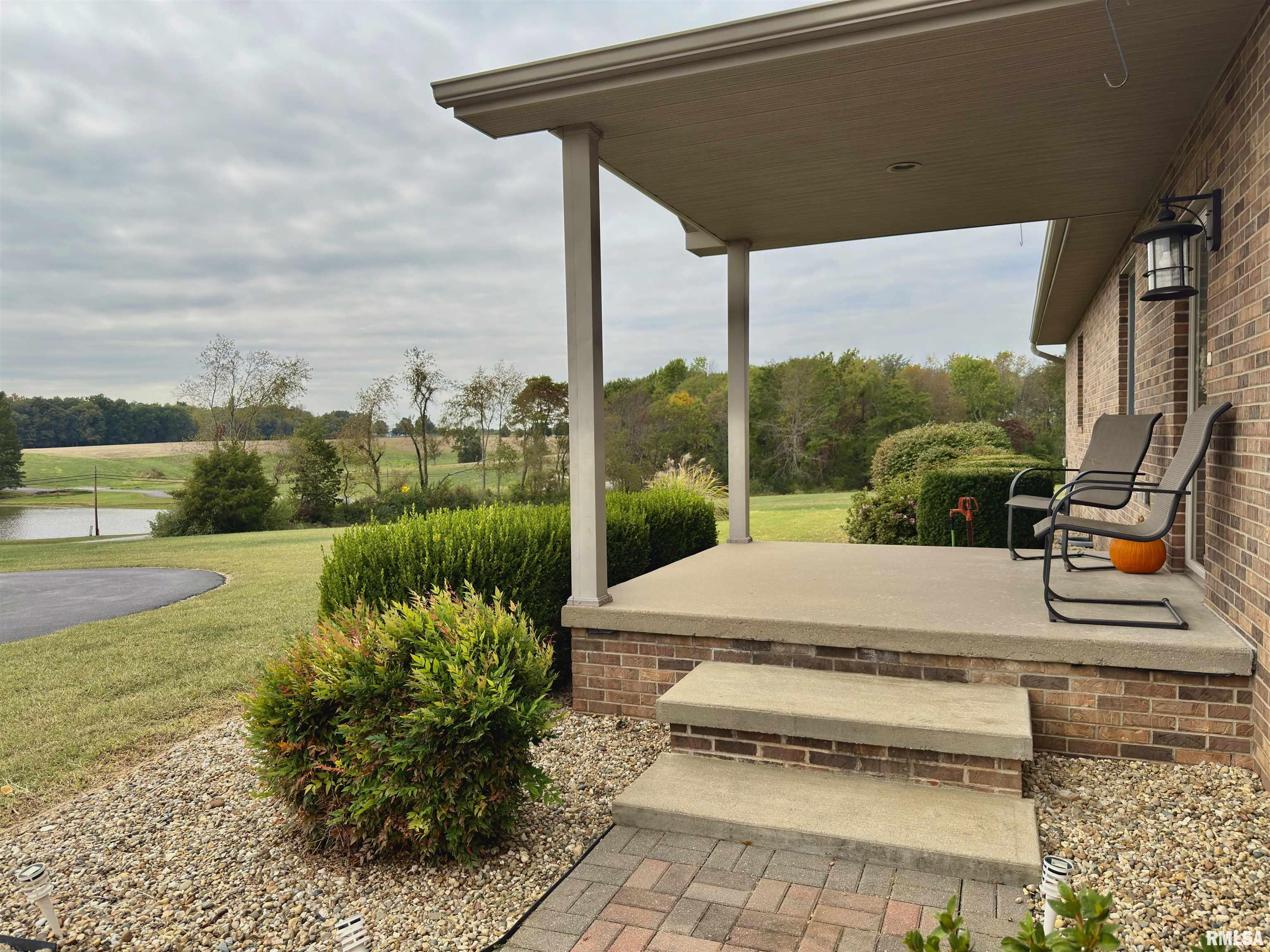 842 Highway 14 Carmi, IL 62821 - Photo 5 of 46