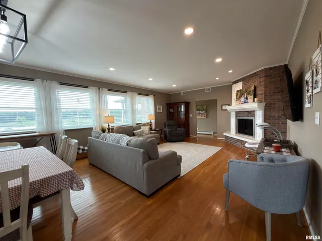 $405,000 | 842 Highway 14, Carmi, IL 62821