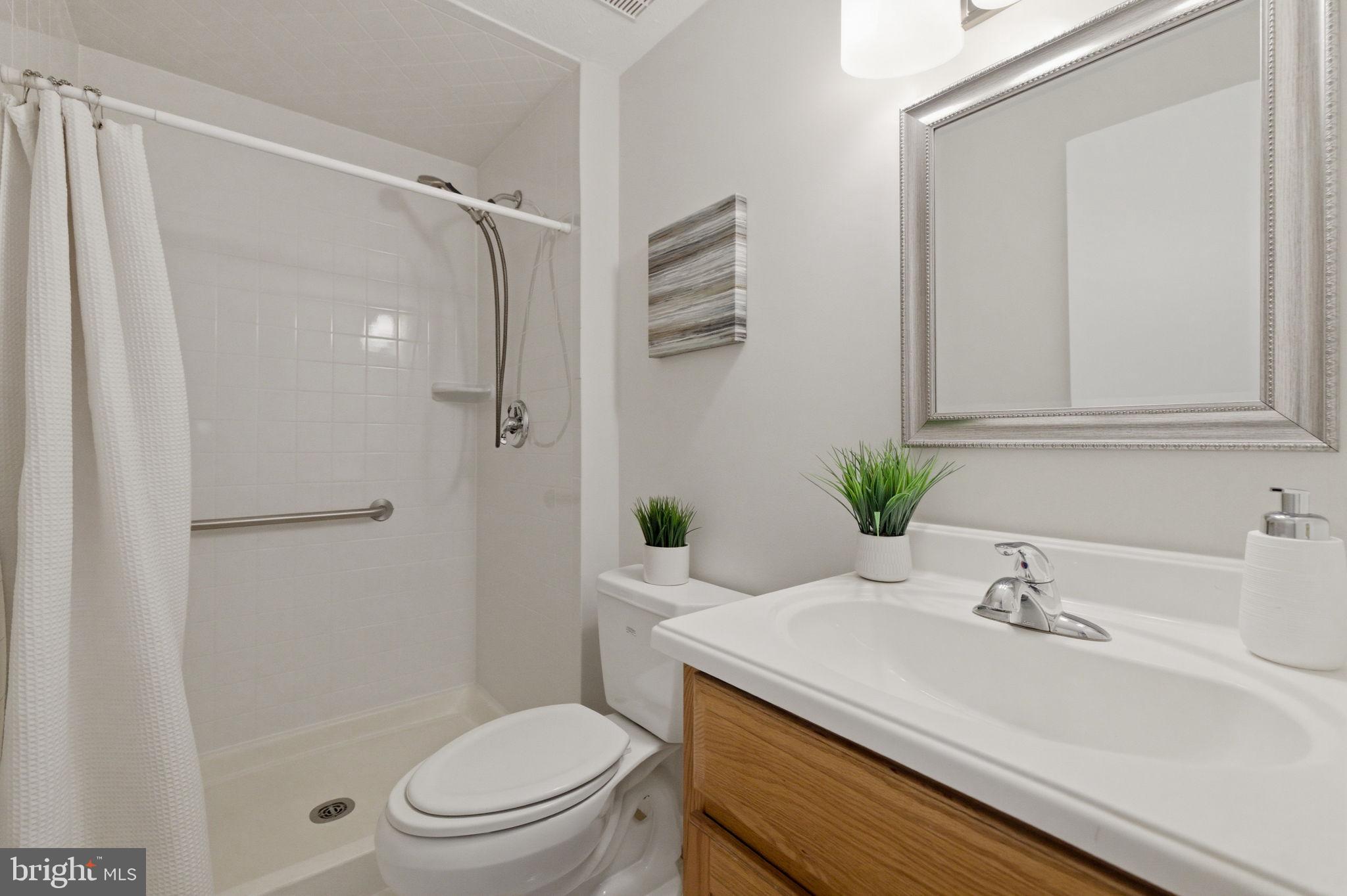 5755 Heming Avenue Springfield, VA 22151 - Photo 39 of 71 Primary Bathroom