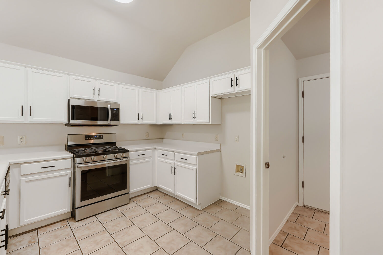119 Stephen Lane Georgetown, TX 78626 - Photo 5 of 32 You are cooking with gas, stainless appliances, a walk-in pantry and breakfast bar make this a gathering place for pancake breakfast!