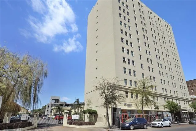$1,200 | 1205 St Charles Avenue, Unit 1002, New Orleans, LA 70130
