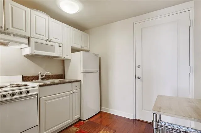 $1,200 | 1205 St Charles Avenue, Unit 1002, New Orleans, LA 70130