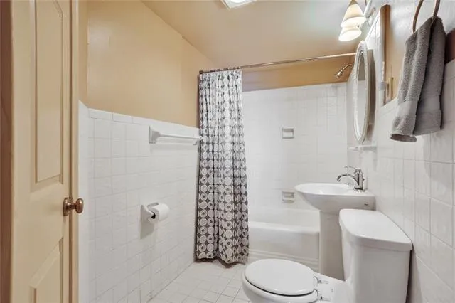 $1,200 | 1205 St Charles Avenue, Unit 1002, New Orleans, LA 70130